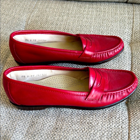 SAS Women\'s Classic Red Leather Loafers, worn once, size 9.5N